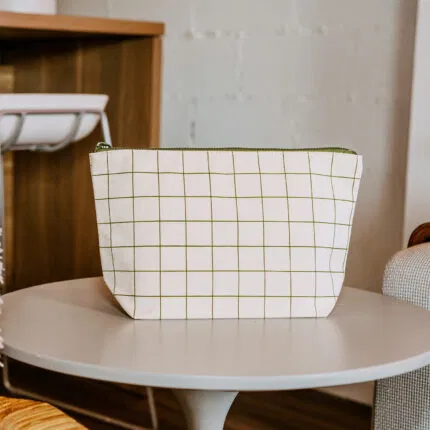 Hudson Pouch Narrow Plaid-Large