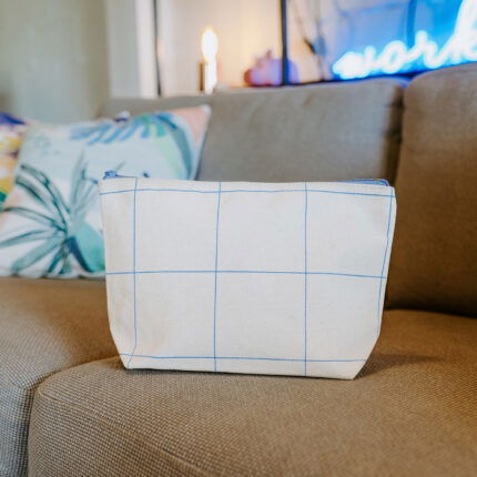 Hudson Pouch Wide Plaid-Large