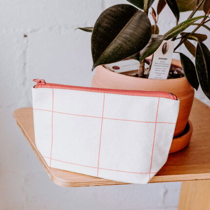 Hudson Pouch Wide Plaid-Small